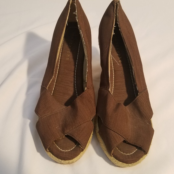 Apostrophe Wedge with 3½ inch Heel Comfy Shoe Size - Picture 2 of 5